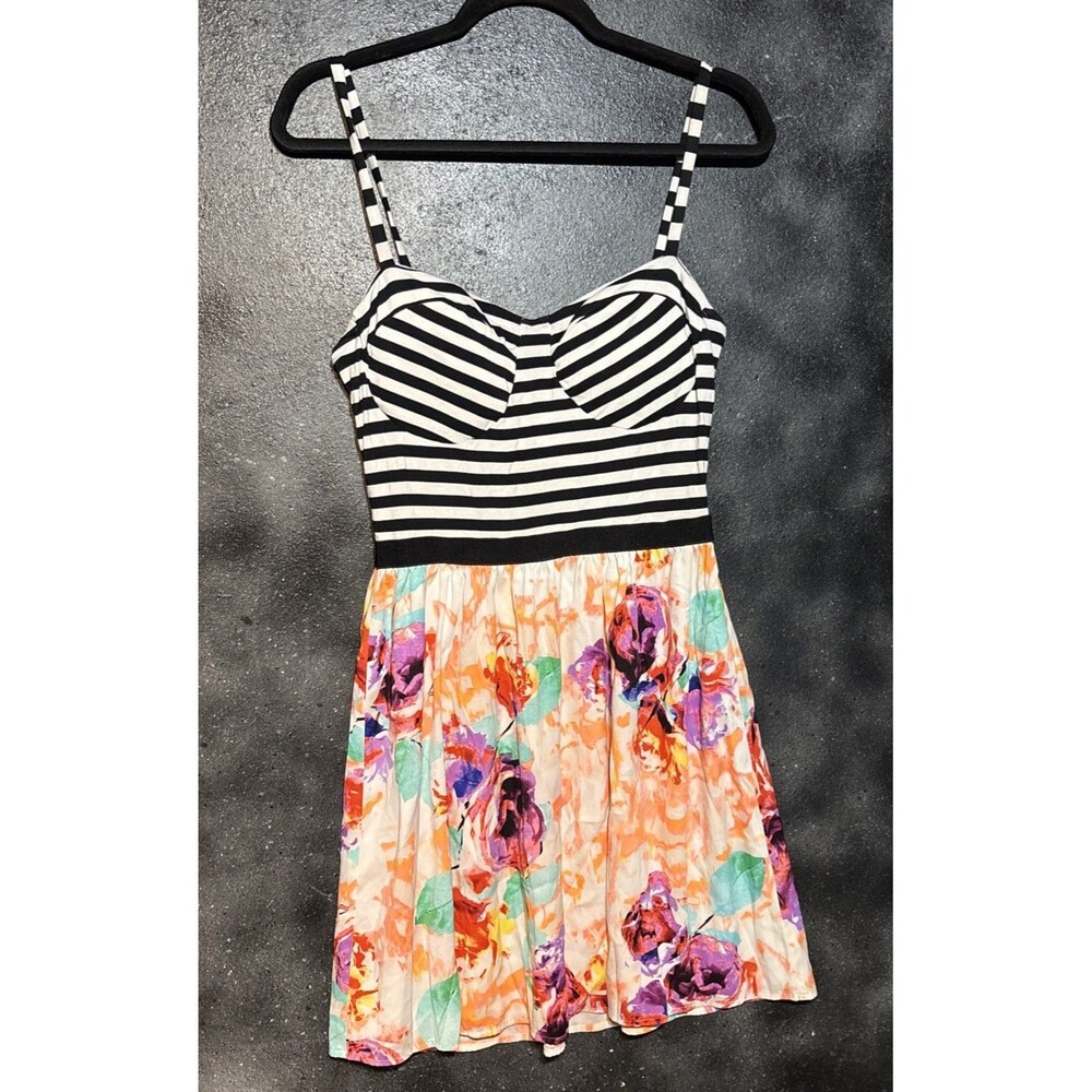 Bebe Sz m Black White Stripe Floral Mini Sundress Summer Beach Party Date Night